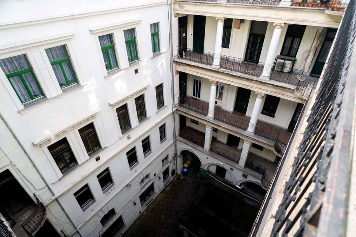 Large Apartment At Perfect Central Location Budapeşte Dış mekan fotoğraf